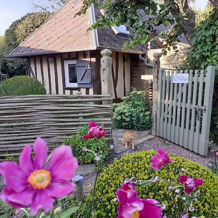 Au P'Tit Jardin Hotel Saint-Sylvestre-de-Cormeilles Bagian luar foto