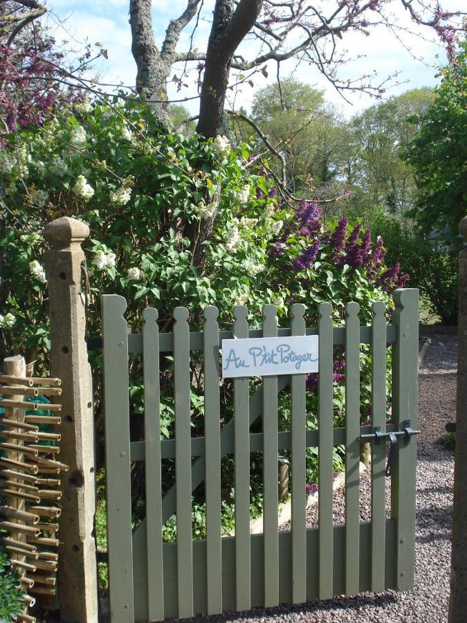 Au P'Tit Jardin Hotel Saint-Sylvestre-de-Cormeilles Bagian luar foto